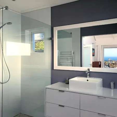 Bright Camps Bay Loft With Stunning Views And Shared Pool Apartamento Cidade Do Cabo Exterior foto