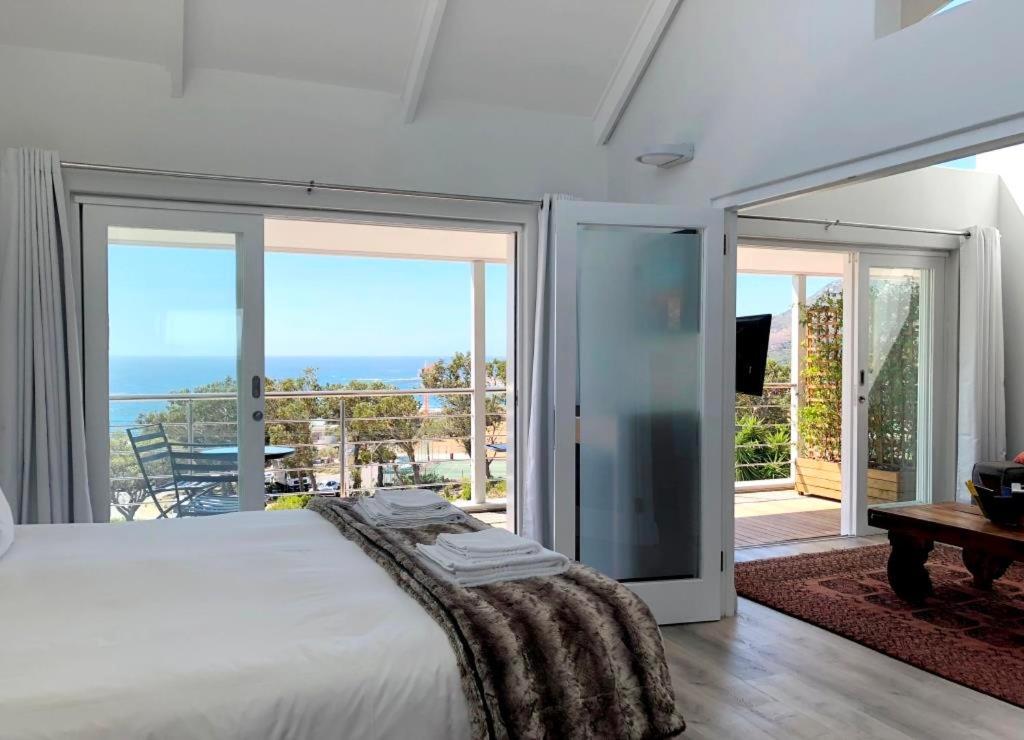 Bright Camps Bay Loft With Stunning Views And Shared Pool Apartamento