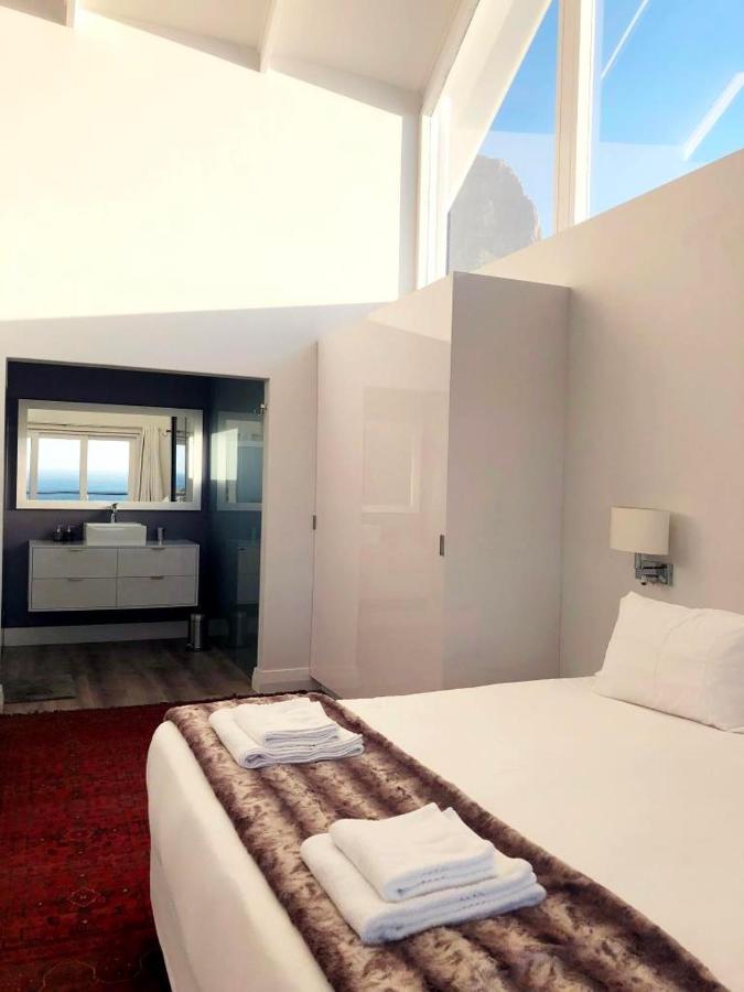 Bright Camps Bay Loft With Stunning Views And Shared Pool Apartamento Cidade Do Cabo
