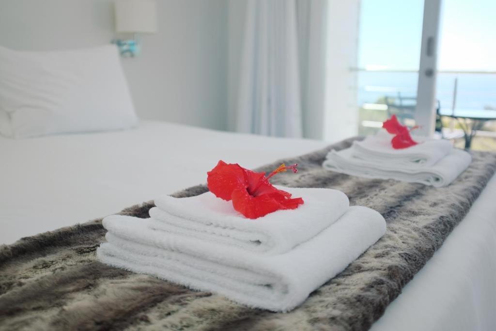 Bright Camps Bay Loft With Stunning Views And Shared Pool Apartamento Cidade Do Cabo