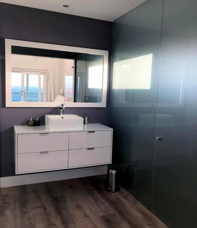Apartamento Bright Camps Bay Loft With Stunning Views And Shared Pool